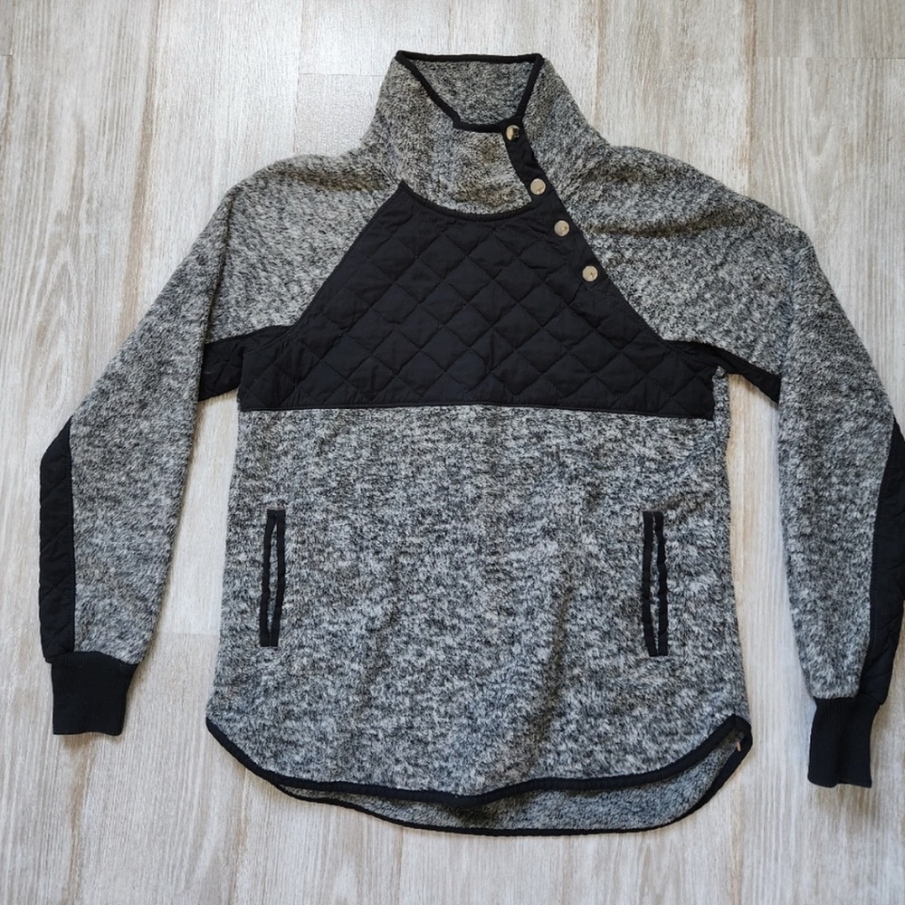 Abercrombie & Fitch Quilted Gray and Black Turtleneck Sweater